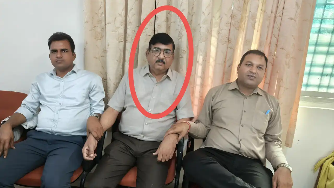 विपुस्था लोकायुक्त इंदौर की बड़ी कार्यवाही,जिला परियोजना समन्वयक को रिश्वत लेते पकड़ा,विवेचना जारी।